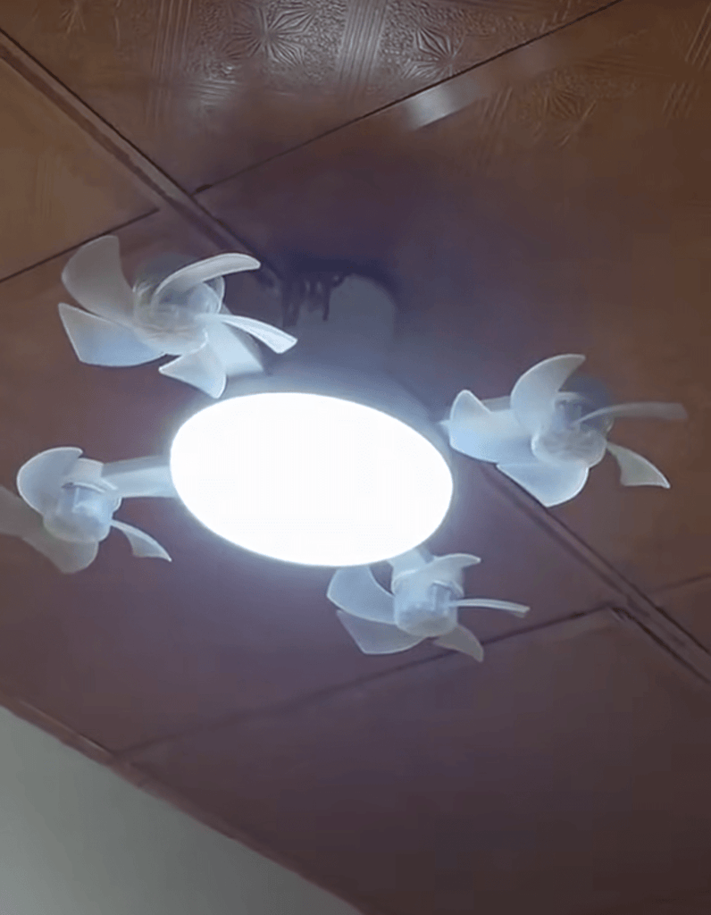 لمبة مع أربعة مراوح بريموت كنترول 6097